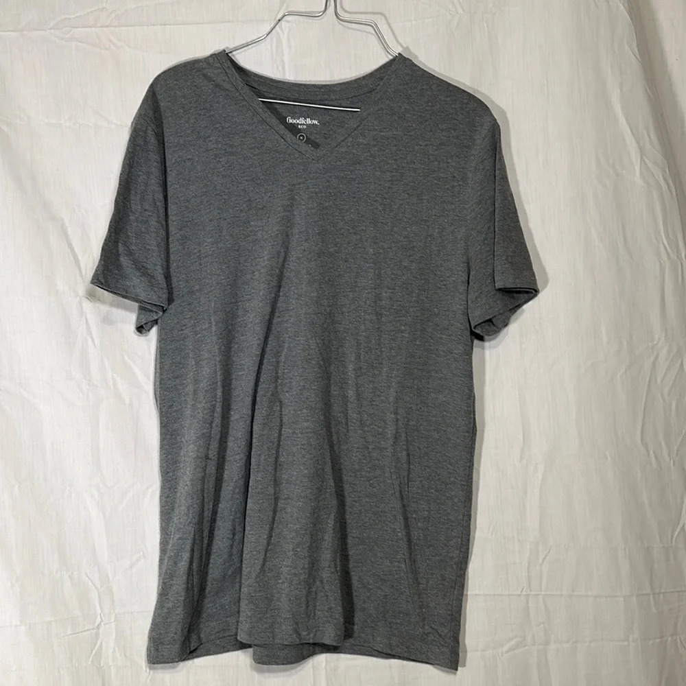 men’s grey Goodfellow & Co Lyndale v neck tshirt size medium